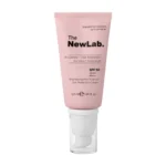 Озаряващ и изравняващ тена на кожата слънцезащитен крем SPF 50 TheNewLab NL35