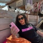 Памучна тениска с брокатен надпис "OVERSTIMULATED" MacaronX